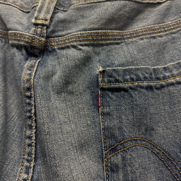 Y2K Levi’s Jorts