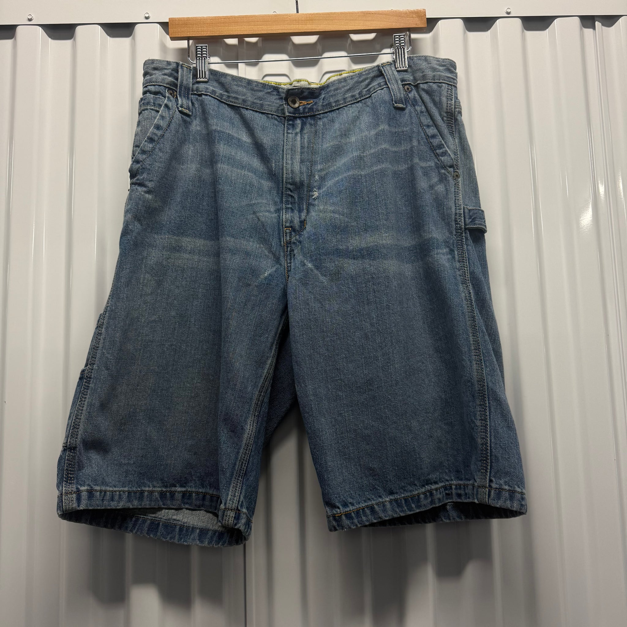 Y2K Levi’s Jorts